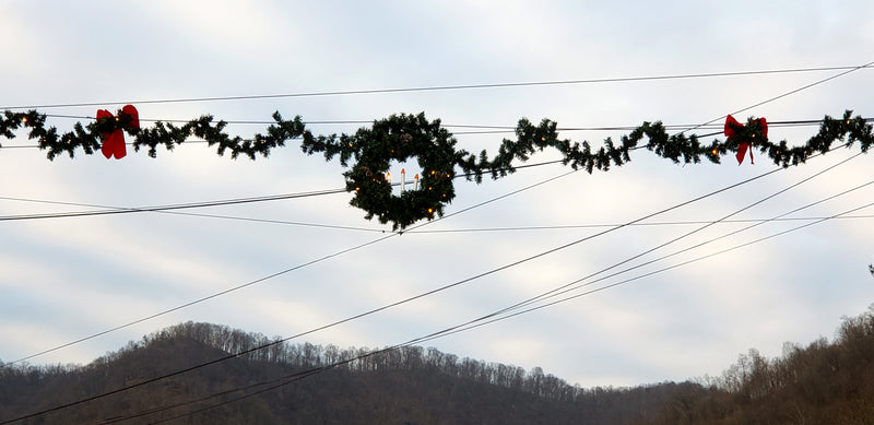 Load image into Gallery viewer, 50-ft Triple Candle Wreath Over the Street Christmas Decoration