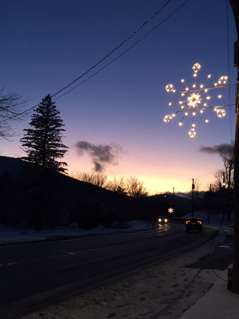 Load image into Gallery viewer, 6 ft. Diamond Snowflake Silhouette Christmas Pole Mounted Decoration