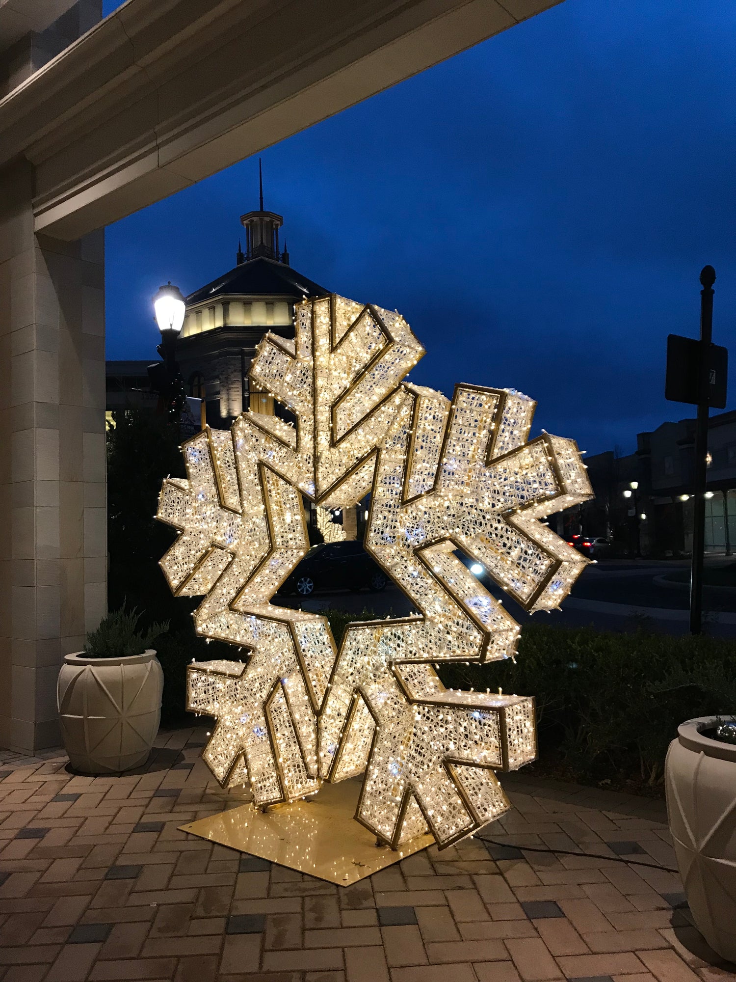 4' Majestic Snowflake Light Display - Display Sales